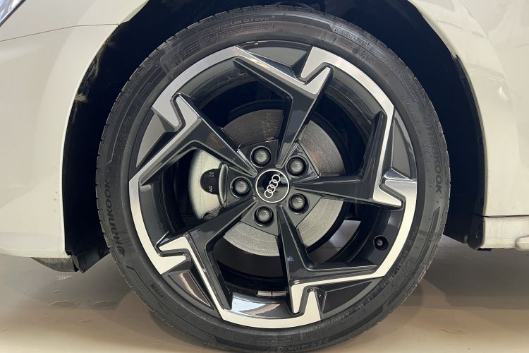 奥迪A3 2024款 Sportback 35 TFSI 豪华运动型车身外观6004