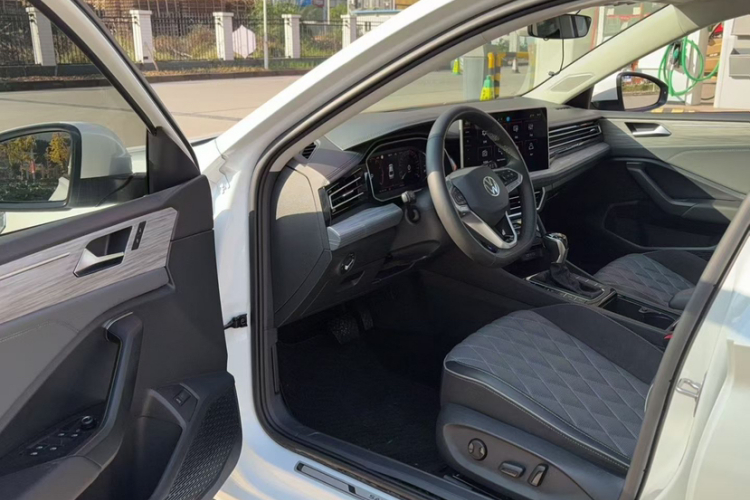 大众 速腾 2023款 300TSI DSG卓越版中控内饰7002