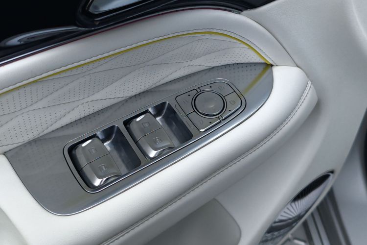 超境汽车 共创坦克300 2021款 2.0T 赛博坦克中控内饰7011