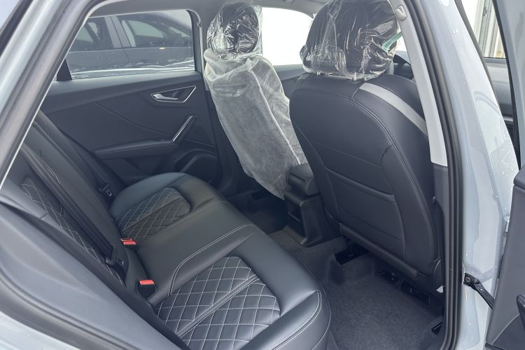 奥迪Q2L 2025款 35TFSI 时尚动感型中控内饰7008