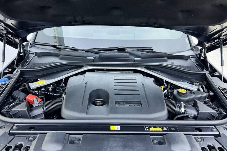 路虎 揽胜运动版 2024款 400PS Dynamic SE中控内饰7009