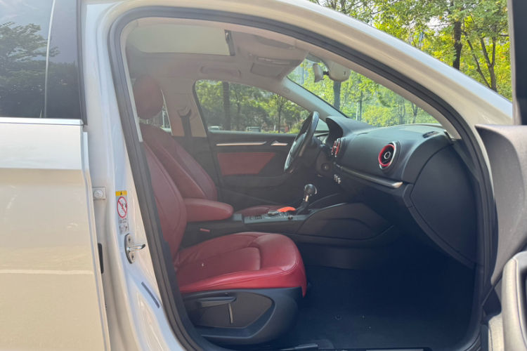 奥迪A3 2016款 Limousine 35 TFSI 领英型中控内饰7005