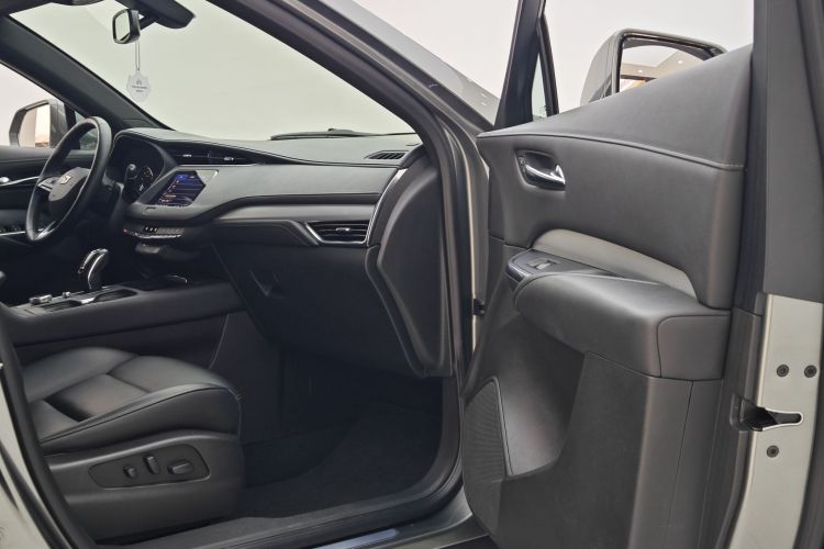 凯迪拉克XT4 2018款 28T 两驱领先型中控内饰7002