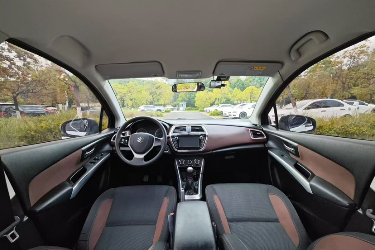 铃木 骁途 2017款 1.6L 手动两驱都市时尚型中控内饰7001