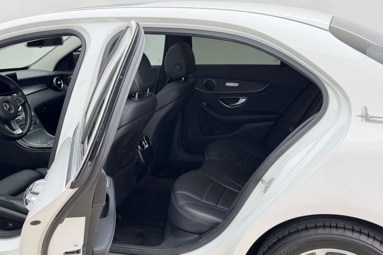 奔驰C级 2017款 改款 C 180 L 时尚型运动版中控内饰7003