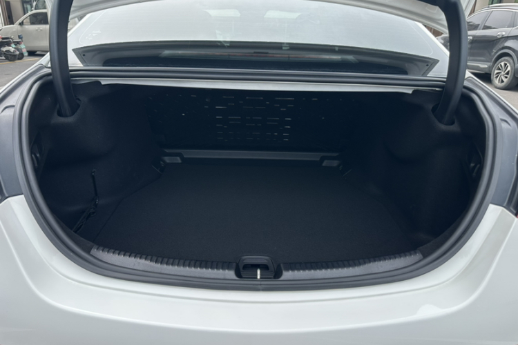 奔驰C级 2022款 改款 C 200 L 运动版局部细节23