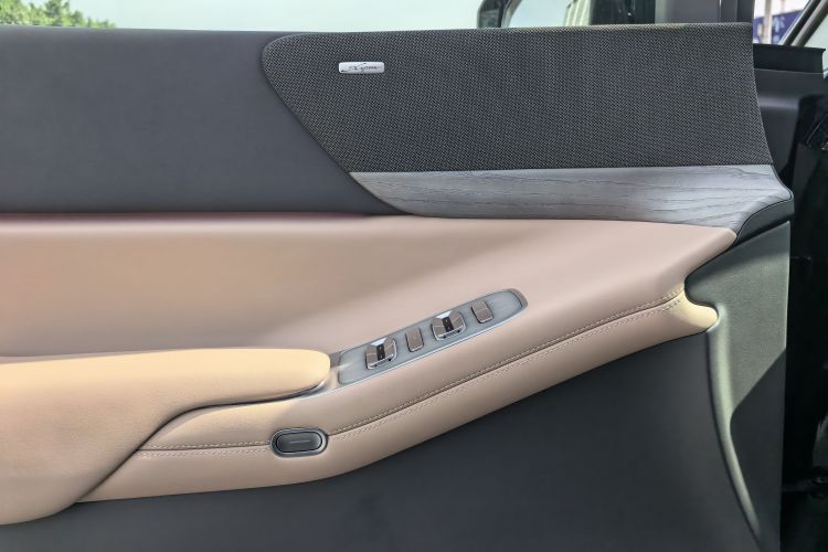 小鹏X9 2025款 740超长续航 Max中控内饰7010