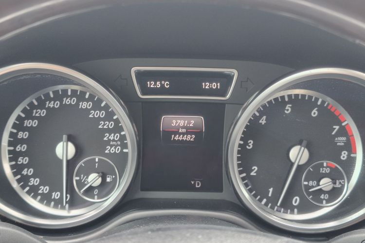 奔驰M级 2012款 ML 350 豪华型中控内饰15