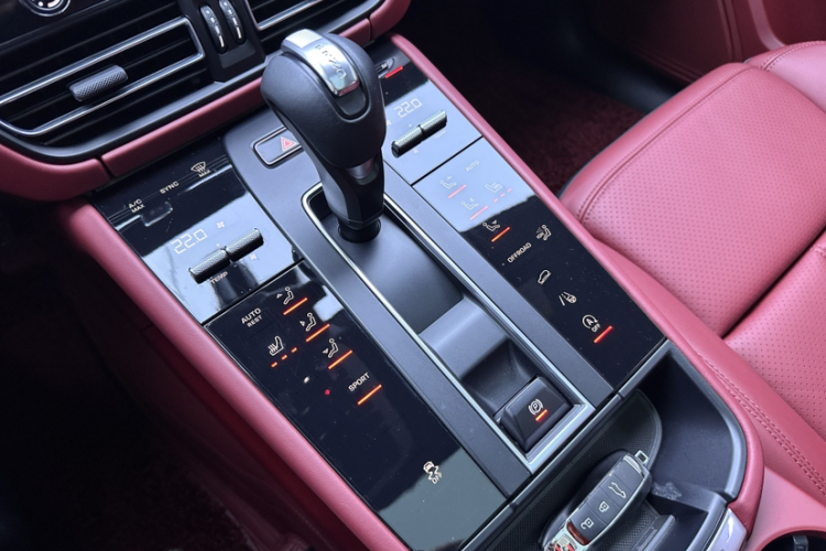 保时捷 2022款 Macan 2.0T中控内饰7002