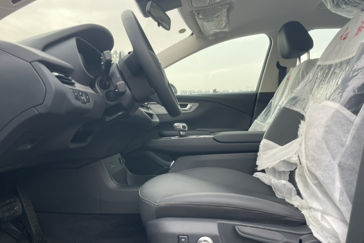 红旗E-QM5 2024款 500km 出行版中控内饰7004