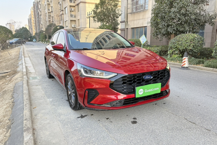 福特 福克斯 2022款 三厢 EcoBoost 180 自动竞速版车身外观6011