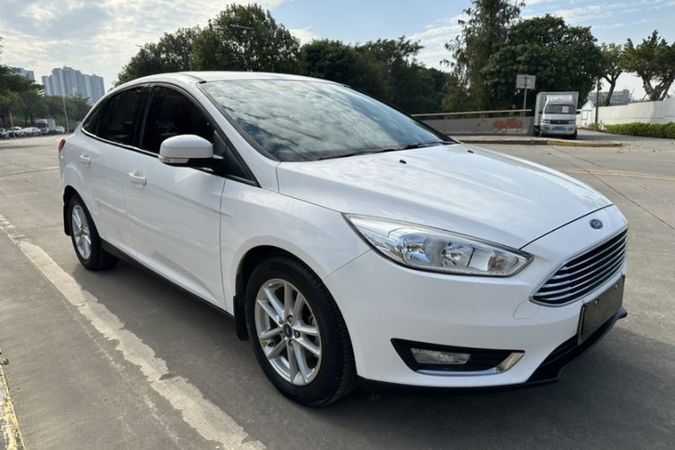 福特 福克斯 2017款 三厢 1.6L 自动风尚型智行版车身外观6008