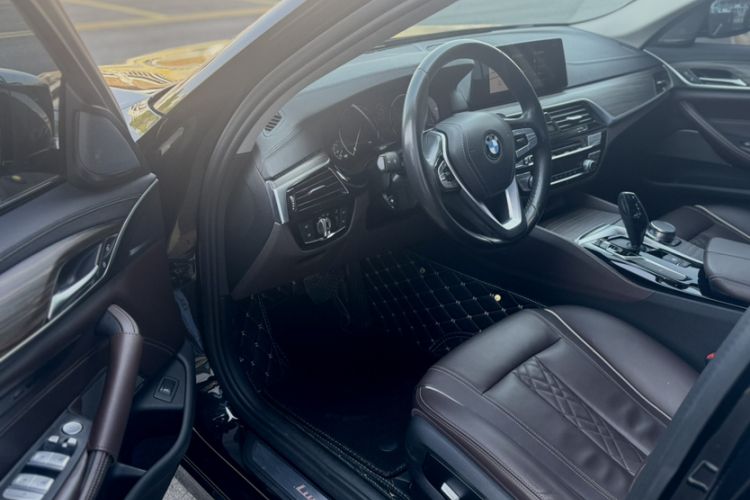 宝马5系 2019款 530Li 领先型 豪华套装中控内饰7004