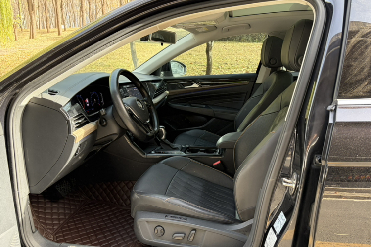 别克 君威 2019款 20T 精英型 国VI中控内饰7001