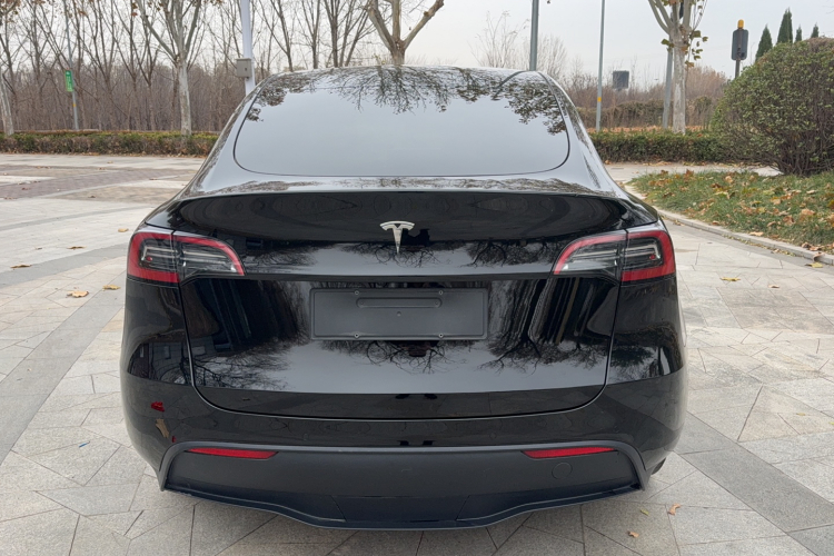 特斯拉 Model Y 2023款 后轮驱动版车身外观6007