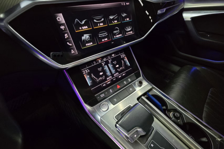 奥迪A6L 2020款 45 TFSI 臻选致雅型中控内饰7001