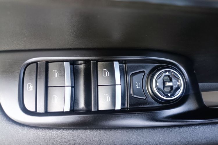 奇瑞 瑞虎8 2019款 1.5TCI 手动精英型局部细节9006