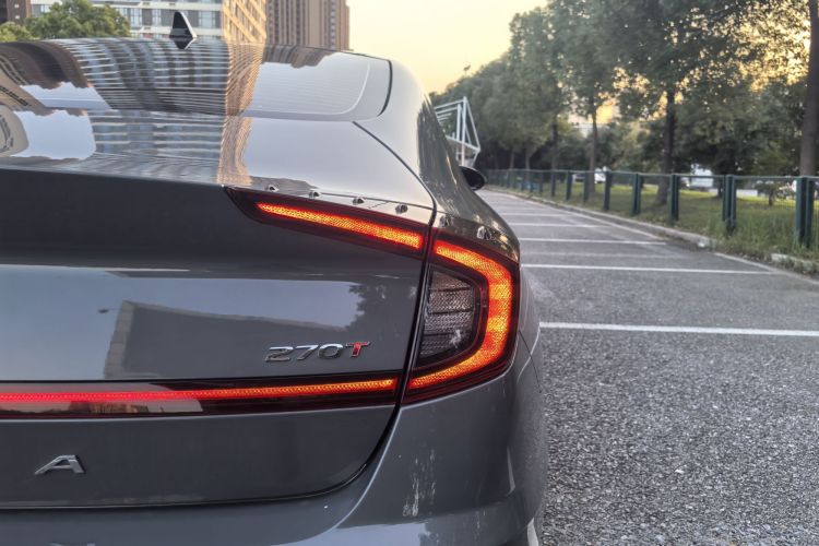 现代 索纳塔 2020款 270TGDi DCT GLS精英版车身外观6008