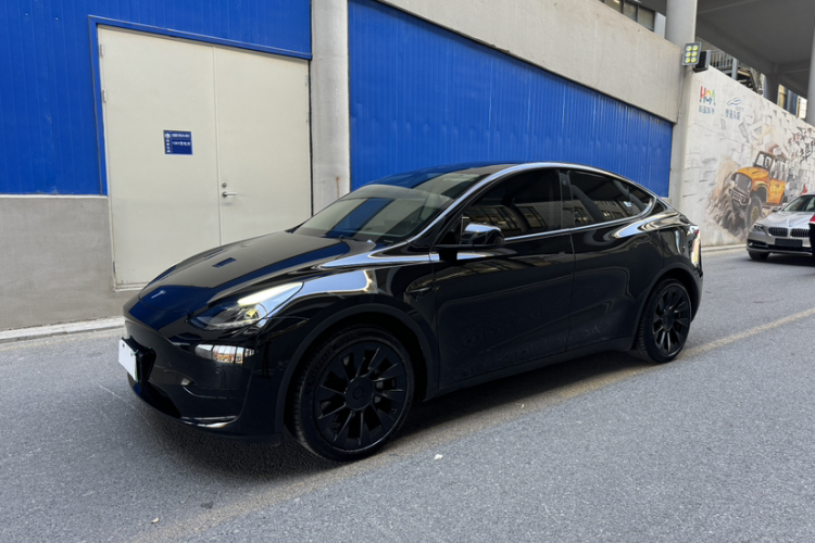 特斯拉 Model Y 2022款 后轮驱动版车身外观1