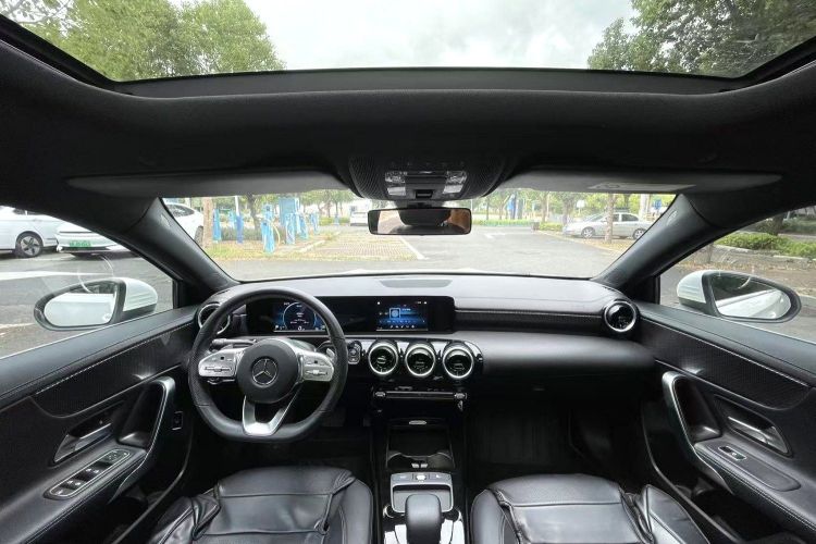 奔驰A级 2019款 改款 A 180 L 运动轿车中控内饰7003