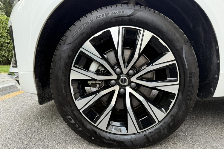 沃尔沃XC60 2025款 B5 四驱智远豪华版车身外观6004