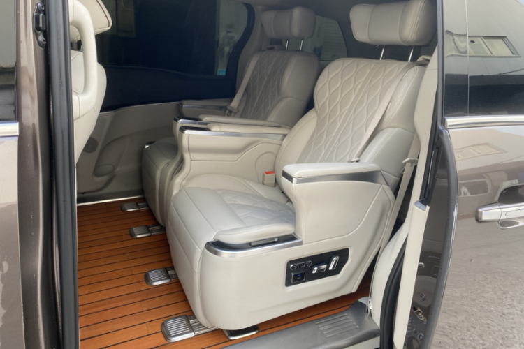 别克GL8 2021款 陆上公务舱 652T 豪华型中控内饰7003