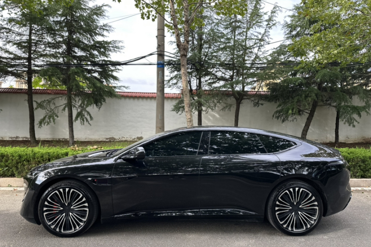 阿维塔12 2025款 Ultra增程版车身外观6003