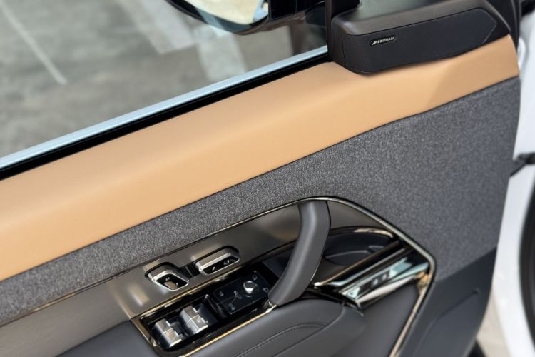 路虎 揽胜运动版 2024款 400PS Dynamic SE中控内饰7011