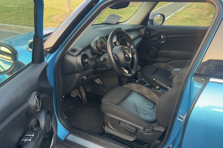 MINI 2015款 1.5T COOPER Fun 五门版中控内饰7001