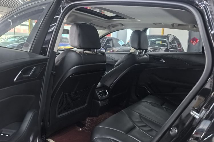 红旗H5 2022款 经典款 改款 1.5T DCT旗韵版中控内饰7003