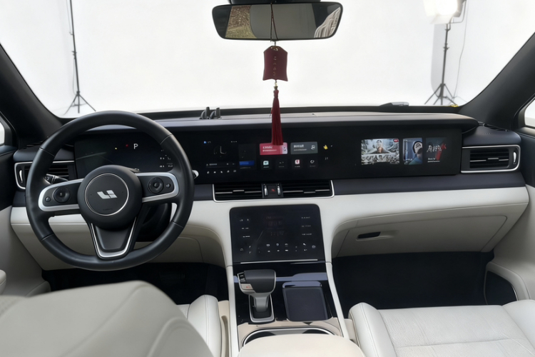 理想汽车 理想ONE 2020款 增程6座版中控内饰7003