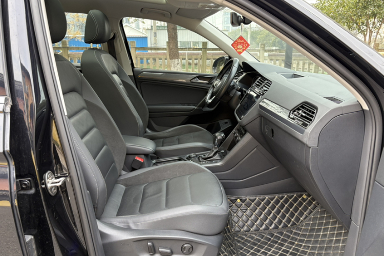 大众 途观L 2021款 380TSI 自动四驱R-Line越享版7座中控内饰7003
