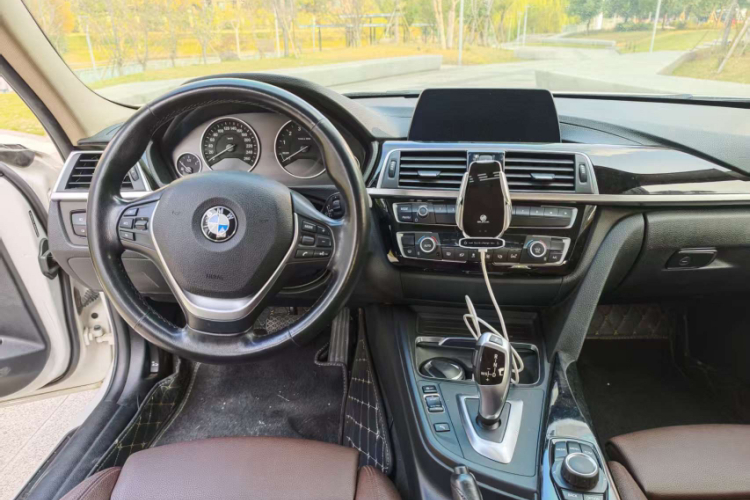 宝马3系 2018款 320Li 时尚型中控内饰7002