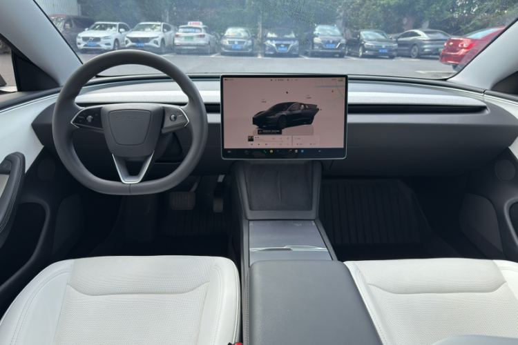 特斯拉 Model 3 2023款 长续航全轮驱动版中控内饰7001