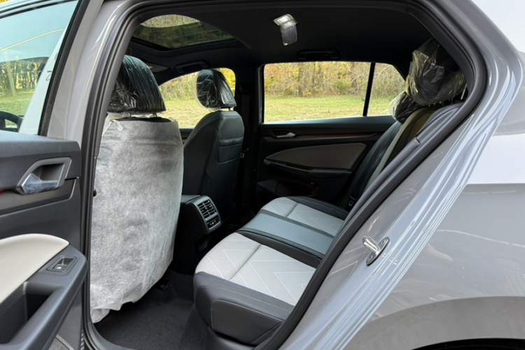 大众 高尔夫 2025款 改款二 300TSI R-Line中控内饰7010