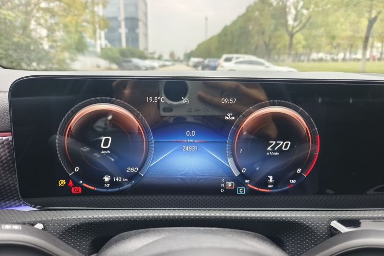 奔驰A级 2022款 改款三 A 200 L 运动轿车时尚型中控内饰15