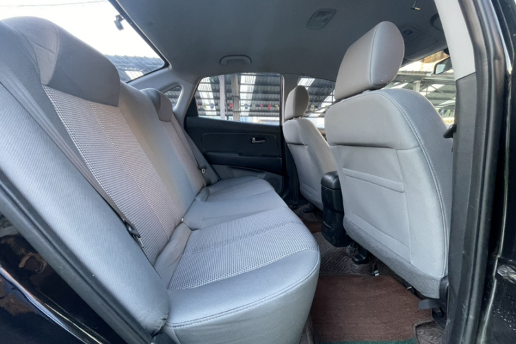 现代 悦动 2011款 1.6L 手动舒适型中控内饰7006