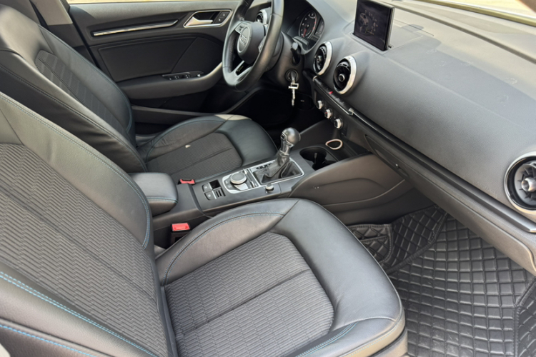 奥迪A3 2019款 Sportback 35 TFSI 时尚型 国V中控内饰7008