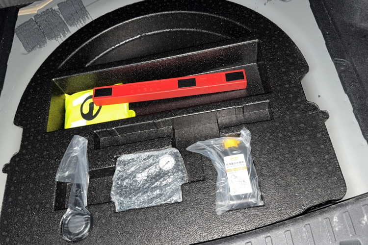 埃安 AION S Plus 2022款 80 科技版中控内饰7005