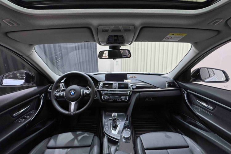 宝马3系 2018款 320Li 领先型M运动套装中控内饰7002