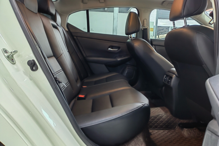 日产 轩逸 2022款 1.6L XL CVT悦享版中控内饰7010