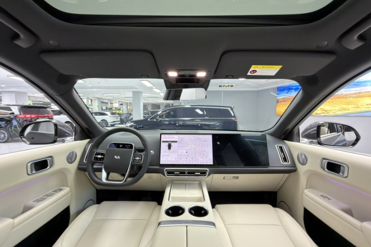 理想汽车 理想L8 2023款 Air中控内饰7004