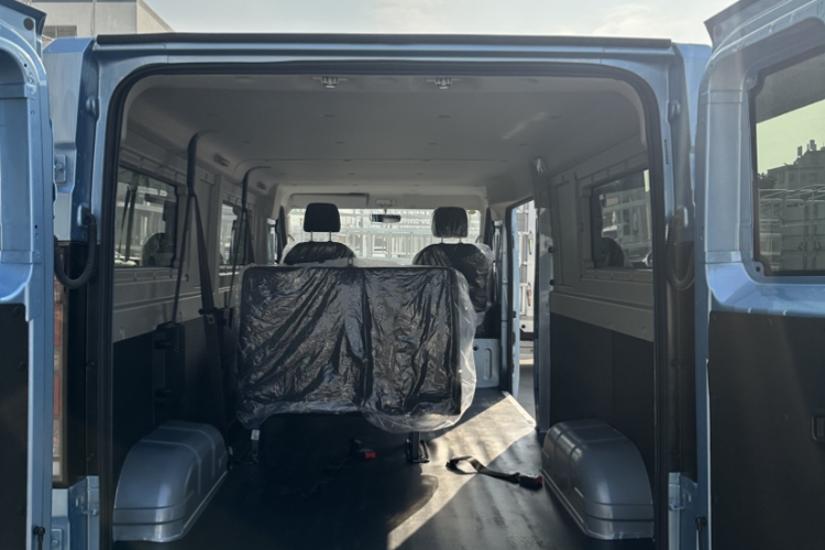 SRM鑫源新能源E3L 2025款 宁德53.58Kwh 365KM 实用型客车中控内饰7002