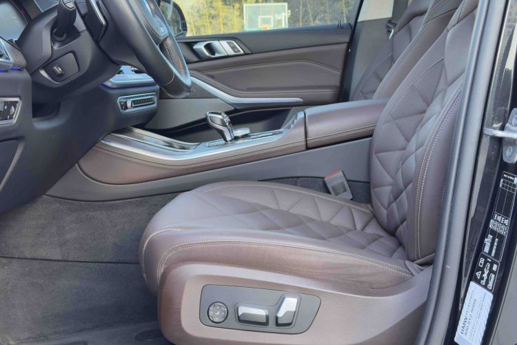 宝马X5 2022款 改款 xDrive 30Li 尊享型M运动套装中控内饰7004