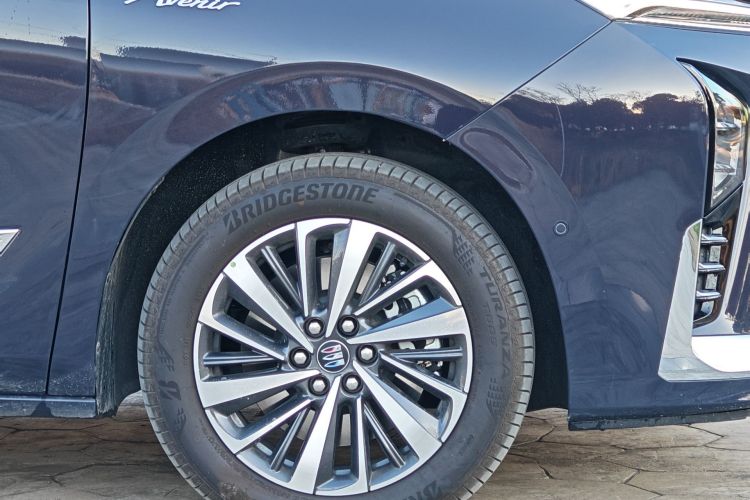 别克GL8新能源 2026款 陆尊 奢享版车身外观6004