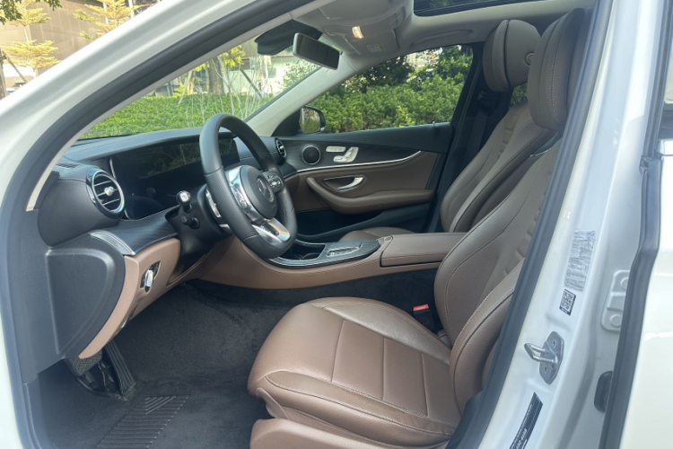 奔驰E级 2020款 E 300 L 运动时尚型中控内饰7004