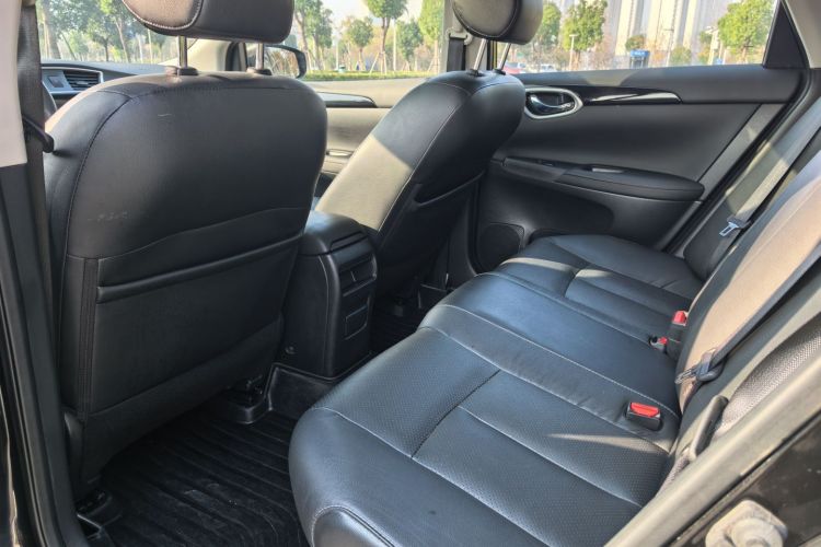 日产 轩逸 2019款 1.6XV CVT智联尊享版 国VI中控内饰7005