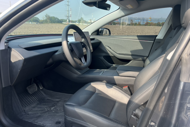 特斯拉 Model 3 2023款 后轮驱动版中控内饰7005