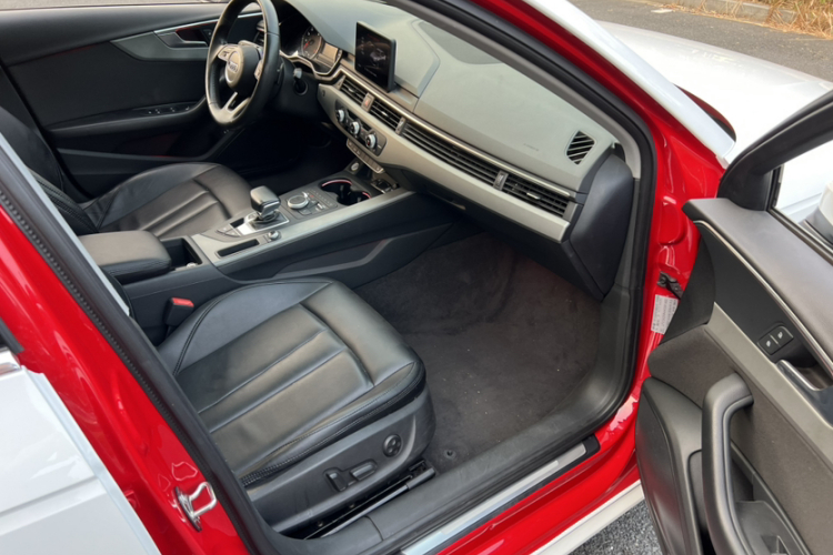 奥迪A4L 2017款 Plus 40 TFSI 进取型中控内饰7003