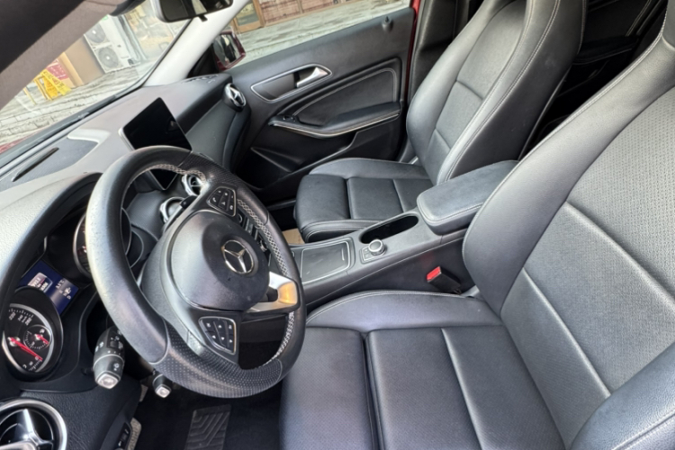 奔驰GLA 2017款 GLA 200 动感型中控内饰7003